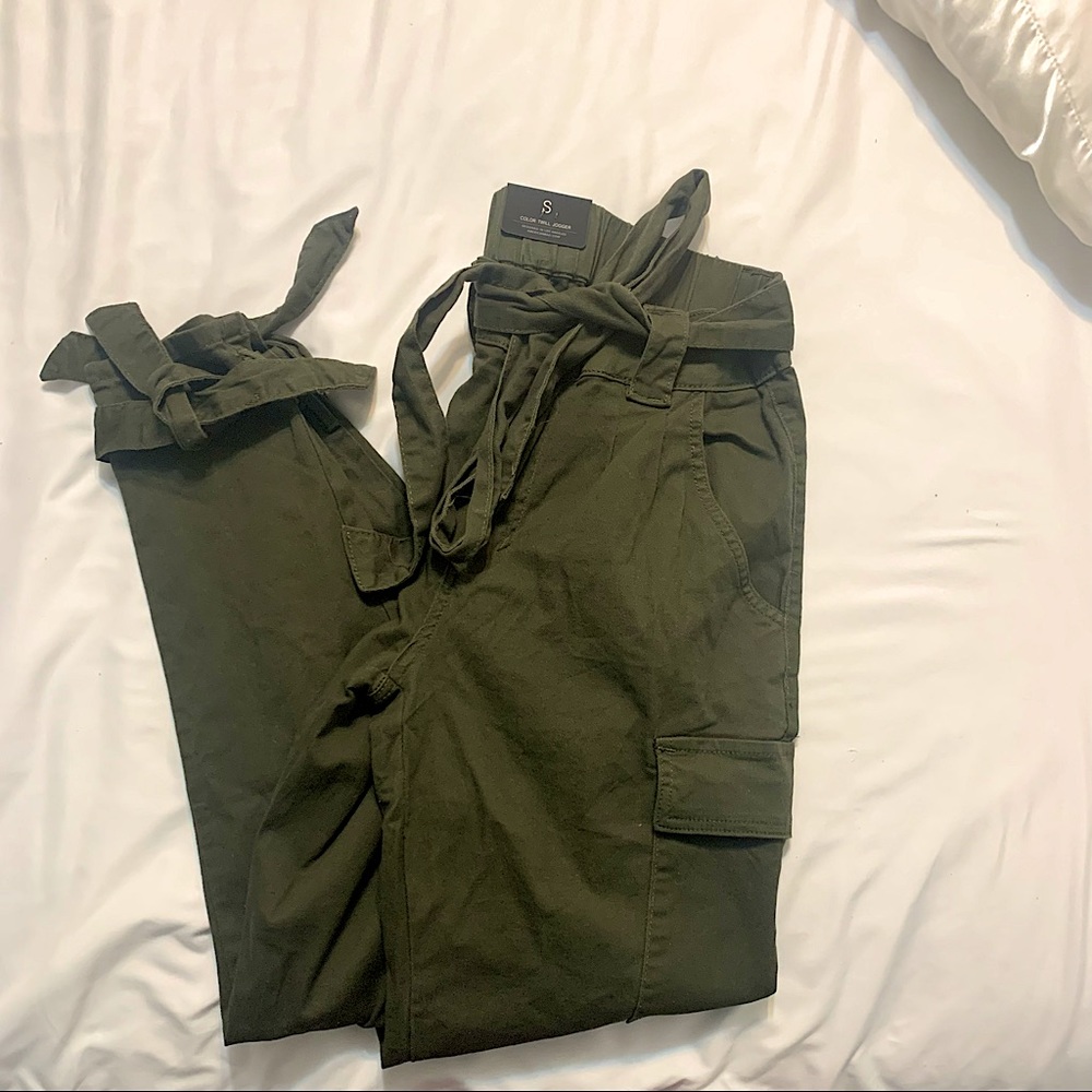 Green cargo pants